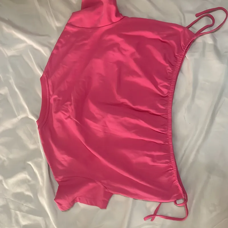 Áo bé gái 11-12t. Chưa sd, đã giặt. Sale 50k/1 cái có 2 cái 780969