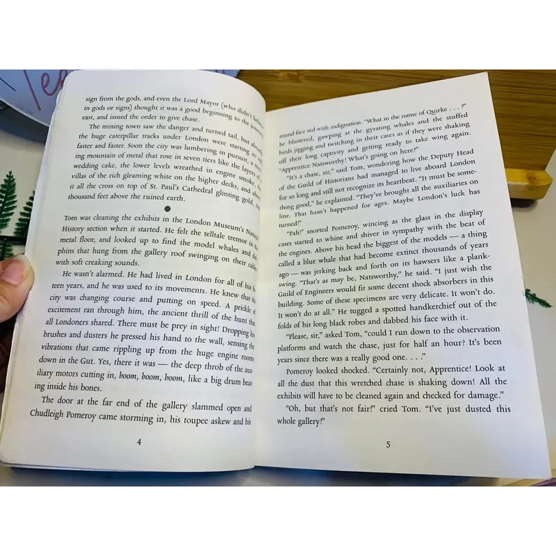 [Sách tiếng Anh 2hand] Like new 90% - Mortal Engines 592581