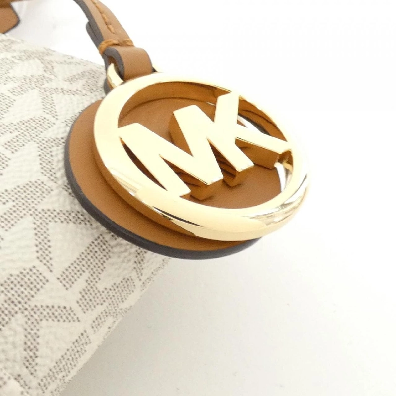 【Sản phẩm mới】Michael Michael Kors JET SET ITEM 30S0GTTT1B Túi 620470