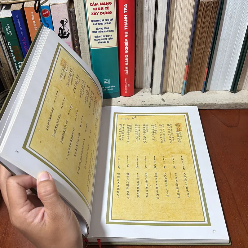 II Sách Hay: Tuyển Tập Các Châu Bản Triều Nguyễn Về Thực Thi Chủ Quyền Của Việt Nam… 739214