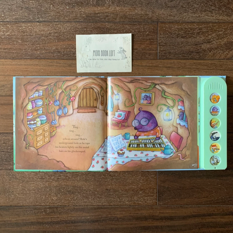 Sách ngoại văn Little Children's Music Book – Lỗi âm thanh, Used 542237