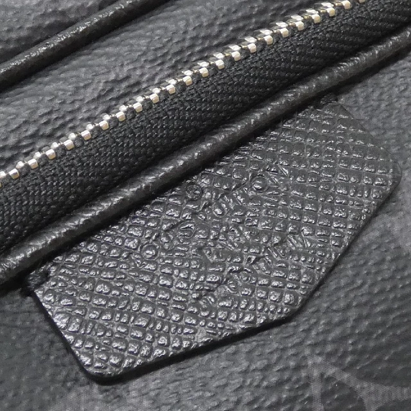 Túi đeo chéo Louis Vuitton Taiga Lama Outdoor M30755 613335