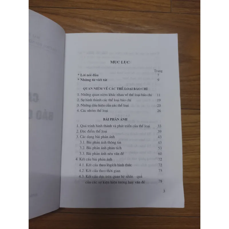 Sách: các thể loại báo chí chính luận - TG: Trần Quang 728866