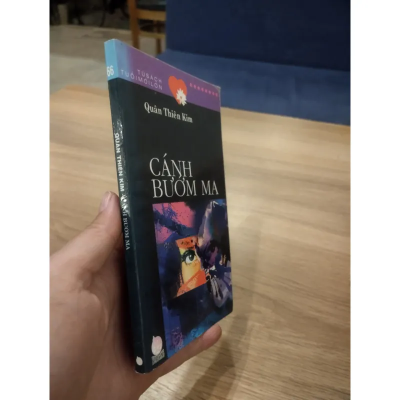 sách Cánh Bướm Ma thuộc Tủ sách Tuổi Mới Lớn của Nhà xuất bản Kim Đồng. 
 1025318