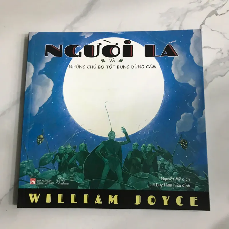 William Joyce - Người lạ (Và những chú bọ tốt bụng dũng cảm) - Sách tranh thiếu nhi 604722