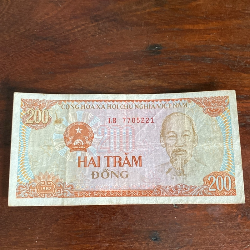 Tiền giấy 200đ (seri LR 7705221) 493270