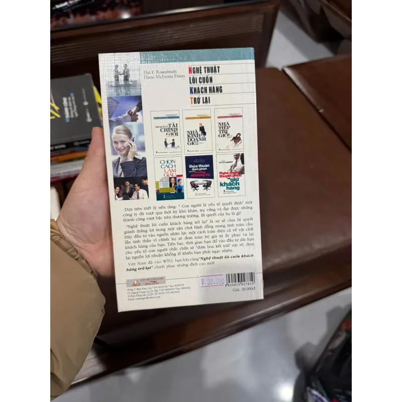 Nghệ Thuật Lôi Cuốn Khách Hàng Trở Lại – Hal F. Rosenbluth- K4 1025295
