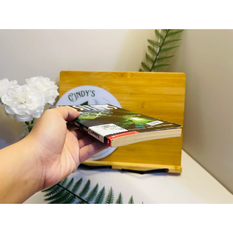 [Sách 2hand từ US] Like new 90% - Visitors: Things (Book II) 474515