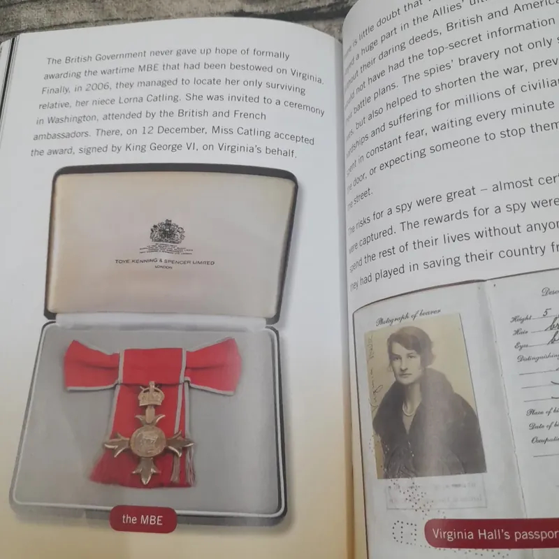 Collins BIG CAT series Virginia Hall-World War 2 Spy. Tác giả Adrian Bradbury 697489