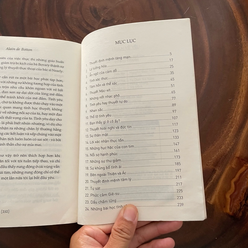 II Tựa sách: Luận Về Yêu - Alain de Botton - 2014 444490