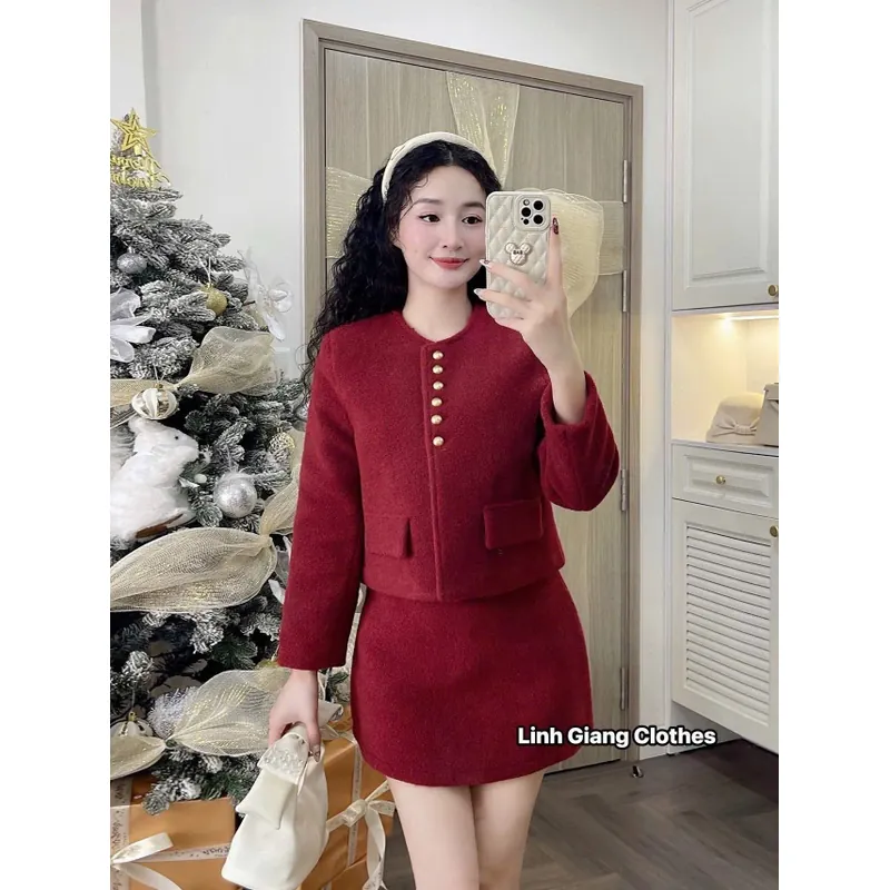Sét dạ đỏ, có 2 chi tiết áo và chân váy 731016