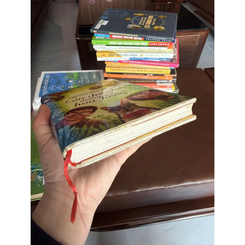 CON CHÓ NHỎ MANG GIỎ HOA HỒNG – Bản bìa cứng -  NGUYỄN NHẬT ÁNH- K3 1001331