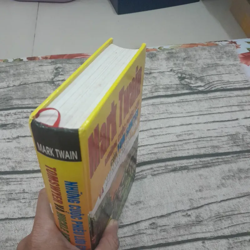 Mark Twain Những cuộc phiêu lưu của Tom Sawyer và. Bìa cứng 599339