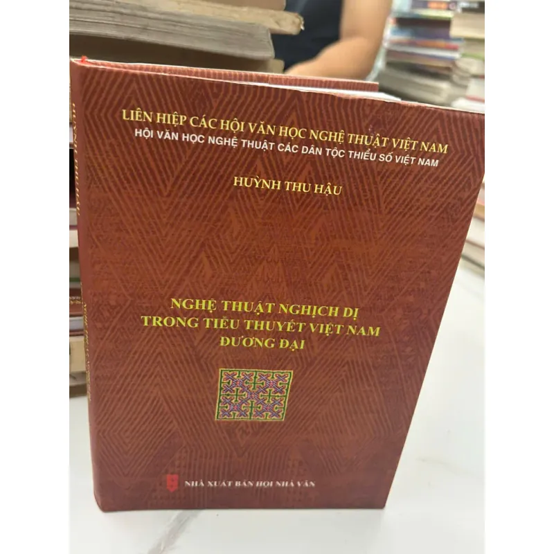 NGHỆ THUẬT NGHỊCH DỊ TRONG TIỂU THUYẾT VIỆT NAM ĐƯƠNG ĐẠi 654173