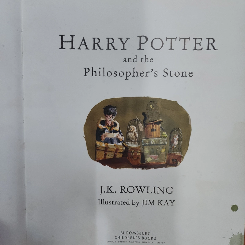 Sách Harry Potter and the Philosopher's Stone mới 90% 524653
