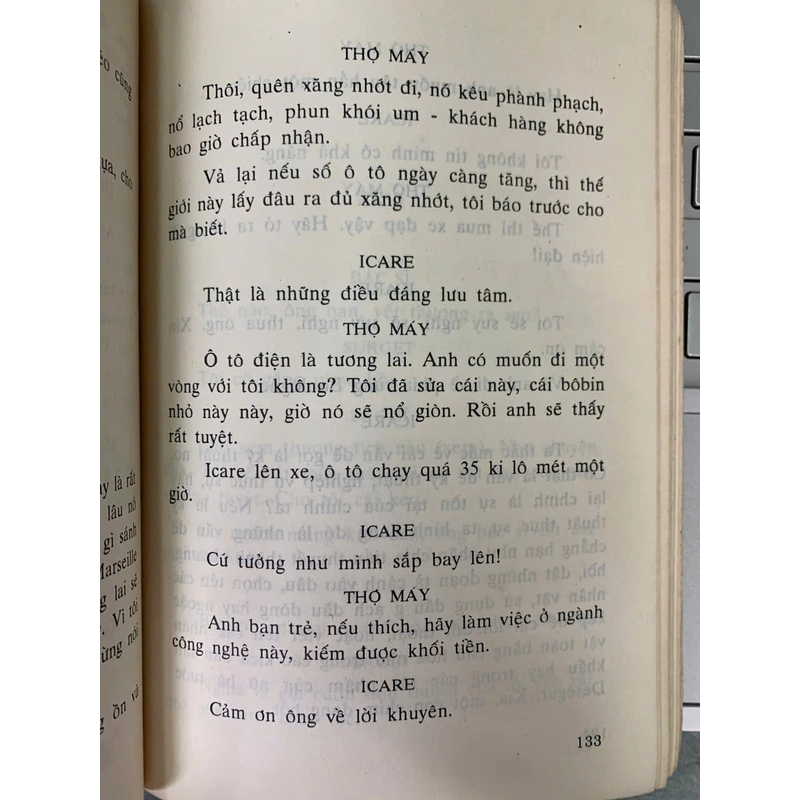 CHUYẾN BAY CỦA ICARE - RAYMOND QUENEAU 517889