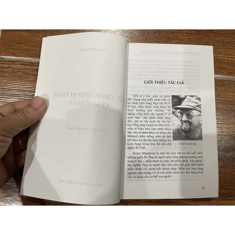 Đi tìm thành hoàng đế - E-rơ-nơ Mun-đa-sép Gồm 5 tựa: - Chúng ta thoát thai từ đâu.. 706689