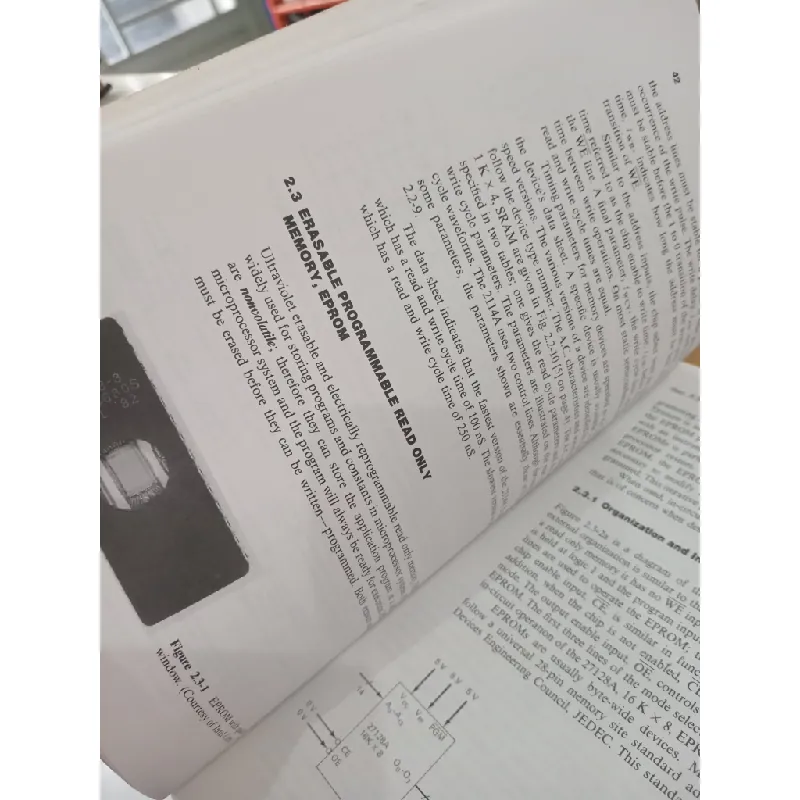 Microprocessors and programmed logic - Kenneth L. Short 568346