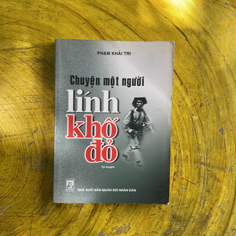 CHUYỆN MỘT NGƯỜI KÍNH KHỐ ĐỎ - PHẠM KHẢI TRI 998158