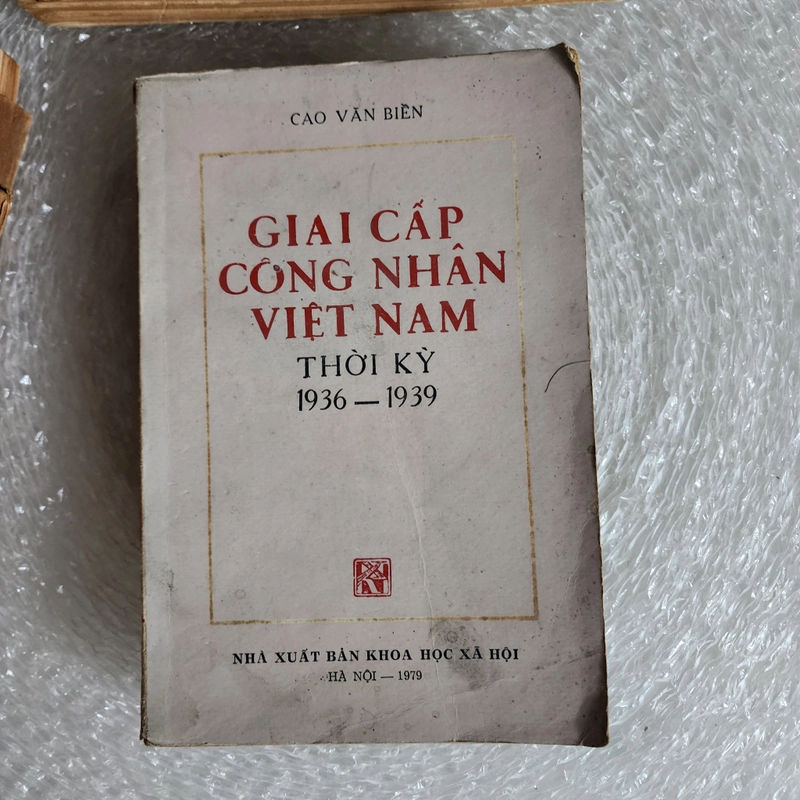 Giai cấp công nhân Việt Nam thời kỳ 1936-1939 | chữ ký tặng của tác giả Cao Văn Biền 528992