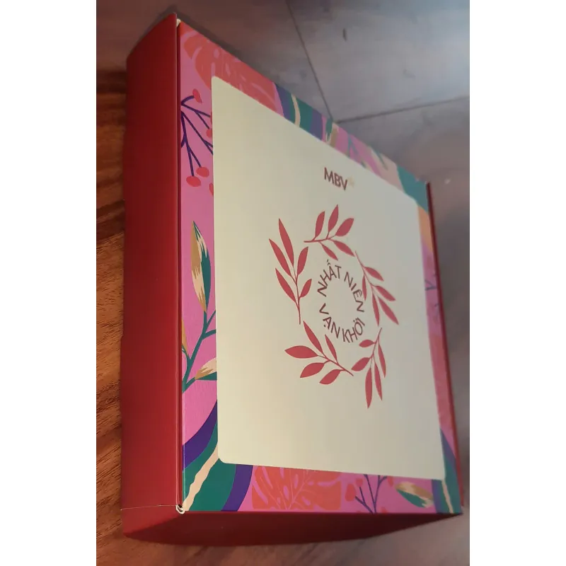 Khăn choàng MBV đi biển thổ cẩm nữ 1026781