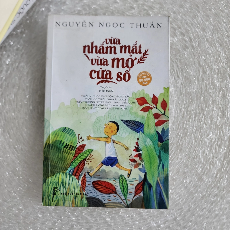 Vừa nhắm mắt vừa mở cửa sổ | Nguyễn Ngọc Thuần  517717
