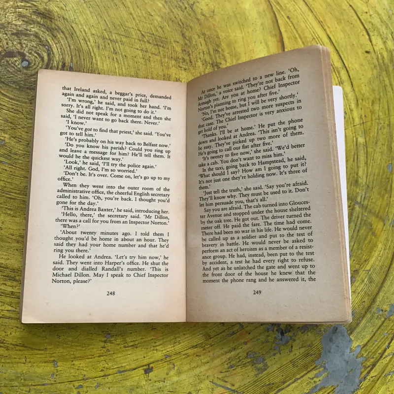 LIES OF SILENCE-  BRIAN MOORE 762240