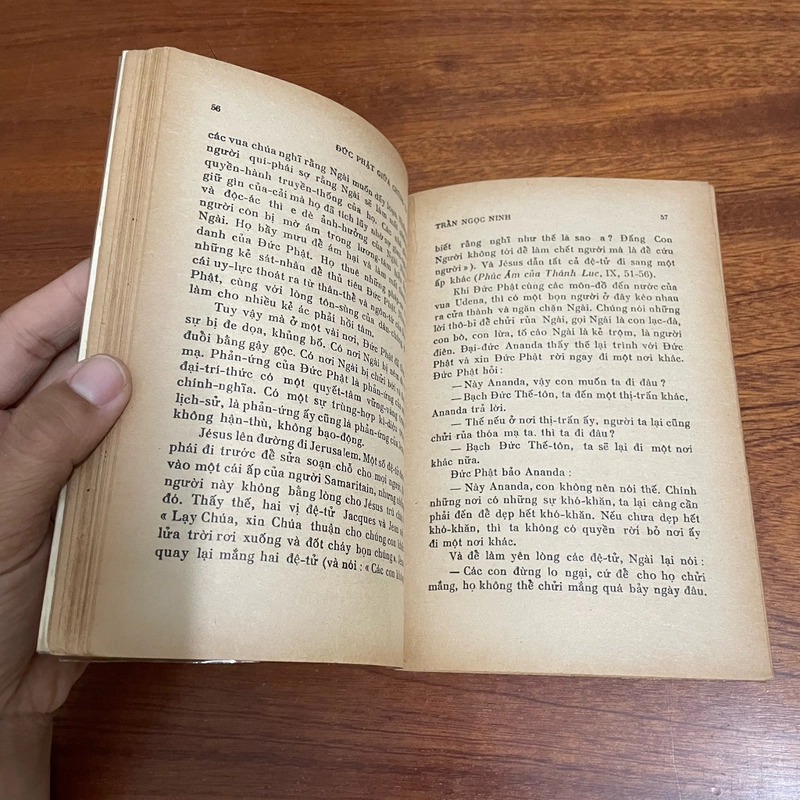[Sách Xưa] - II Tựa sách: Đức Phật Giữa Chúng Ta - Trần Ngọc Ninh - Lá Bối - 1972 494168