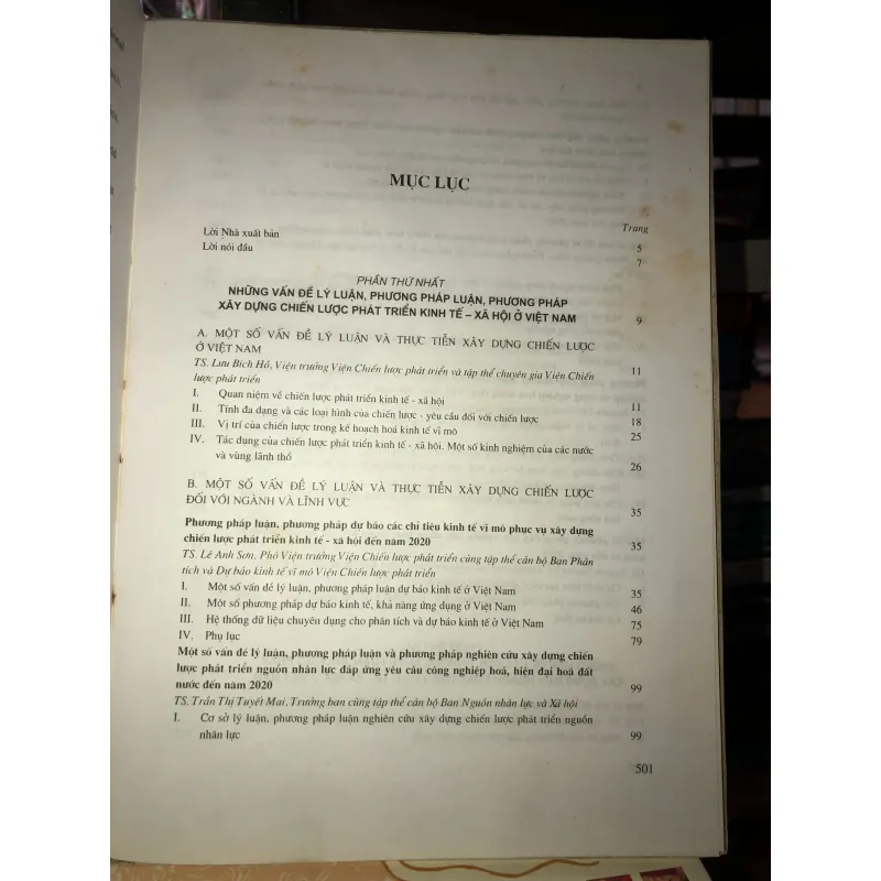 Một số vấn đề về lý luận, phương pháp luận, phương pháp xây dựng chiến lược… 754028