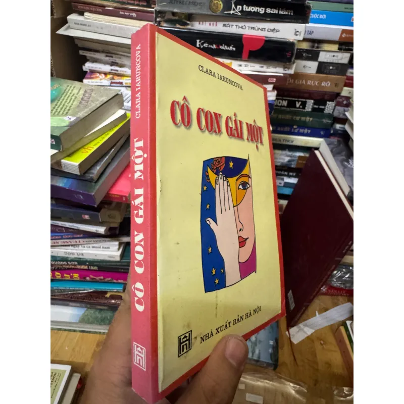 CÔ CON GÁI MỘT - CLARA IARUNCOVA 1025963