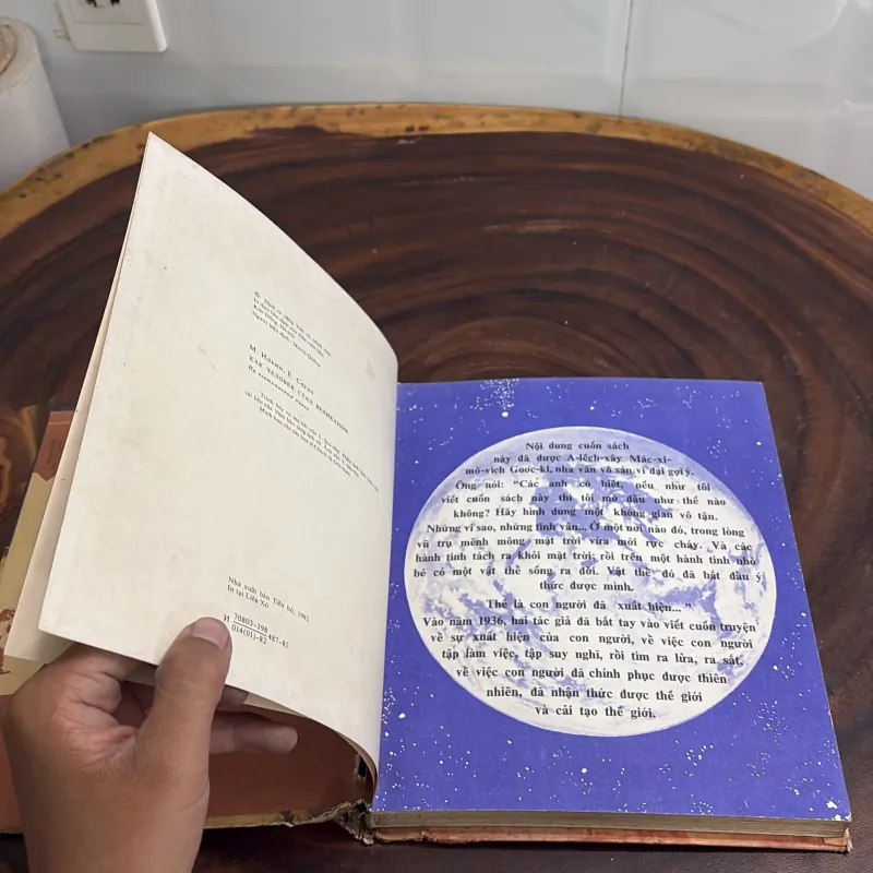 [Xem Kỹ Ảnh] - II Sách Lịch Sử: Con Người Trở Thành Khổng Lồ - 1982 1022276