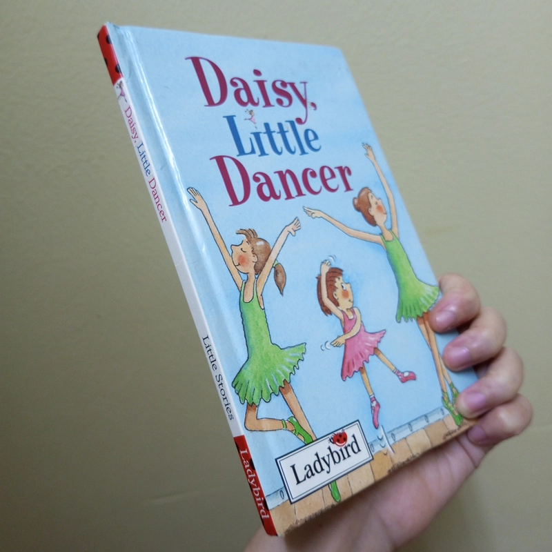 ‎[Ngoại văn] Daisy Little Dancer Truyện tranh Luyện đọc Tiếng Anh Trẻ em 548946