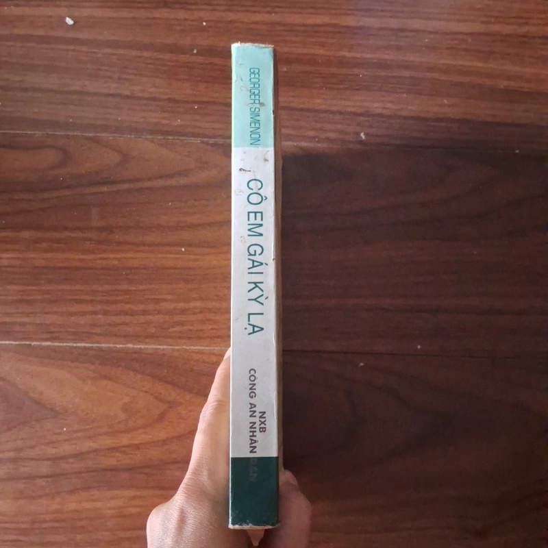 Cô em gái kì lạ 526255