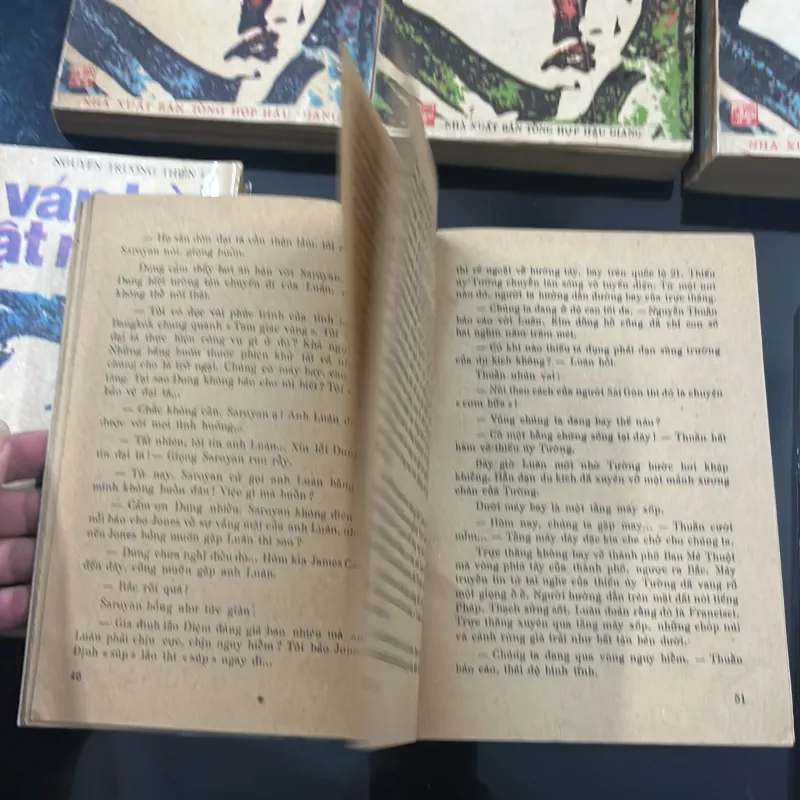 Ván bài lật ngửa - sách bao cấp giấy đen 1004932