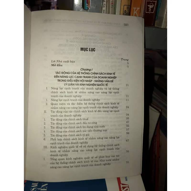 Chính sách kinh tế và năng lực cạnh tranh của doanh nghiệp - TS. Đinh Thị Nga 596135