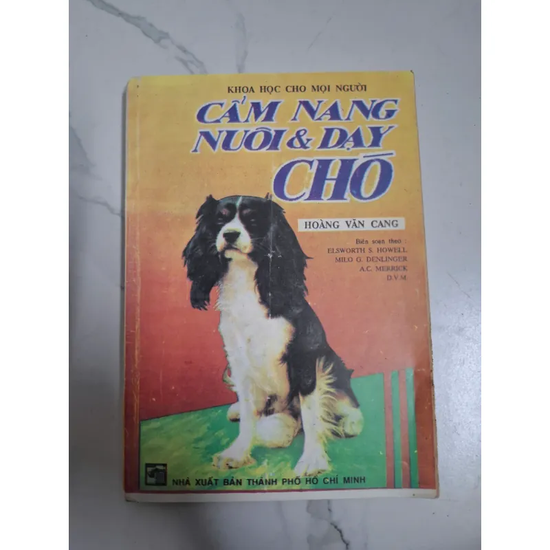 Cẩm nang nuôi & dạy chó - Hoàng Văn Cang (biên soạn) - Khoa học đời sống / Cẩm nang 795994