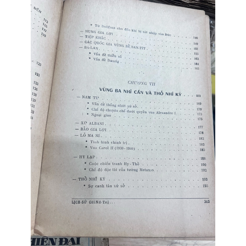 Lịch sử chính trị và bang giao quốc tế - Hoàng Ngọc Thành 366397