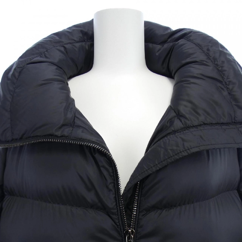 Áo khoác lông vũ MONCLER 635382