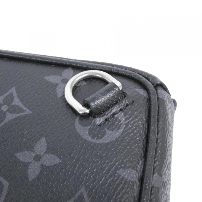Túi đeo chéo ngoài trời Louis Vuitton Taiga Lama M30741 - Hàng hiệu Chính hãng 767141