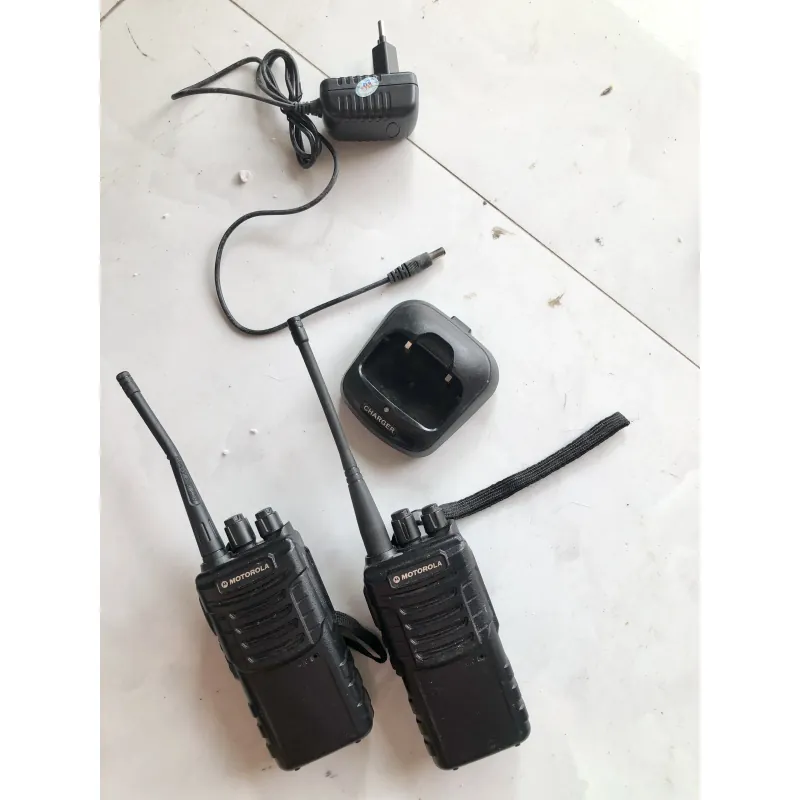 Máy bộ đàm cầm tay Motorola có sạc 800399