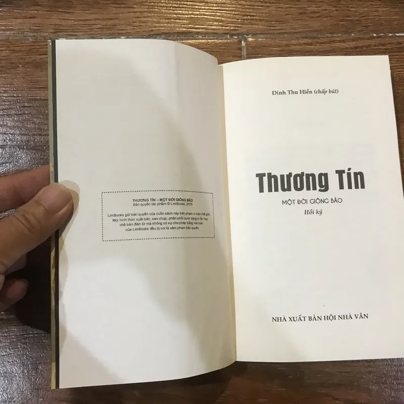 Hồi ký Thương Tín một đời giông bão 728558