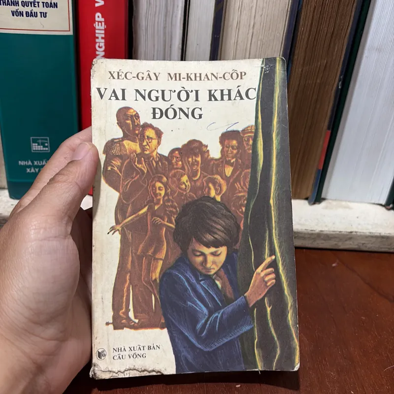 II Kịch Bản: Vai Người Khác Đóng - XécGây MiKhanCốp - 1984 751271