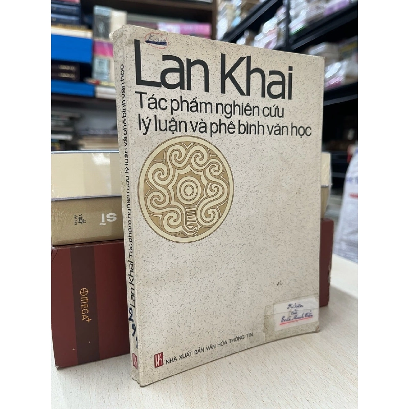 Tác phẩm nghiên cứu lý luận và phê bình văn học - Lan Khai 800230