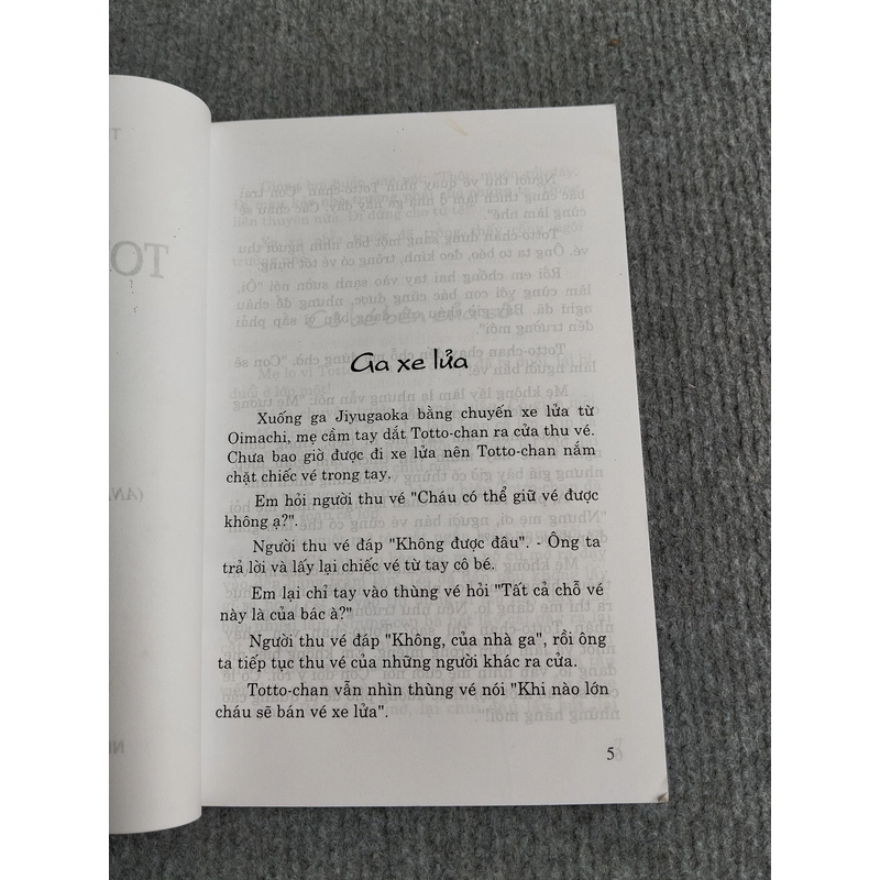 TOTTO - CHAN: CÔ BÉ BÊN CỬA SỔ 552782