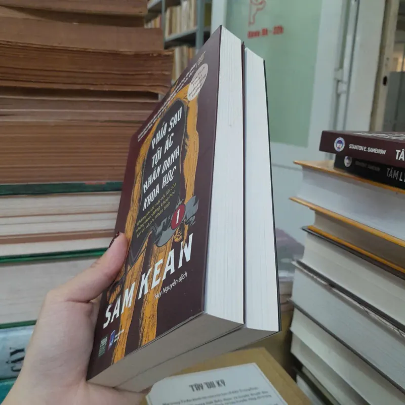 PHÍA SAU TỘI ÁC NHÂN DANH KHOA HỌC - SAM KEAN 739790