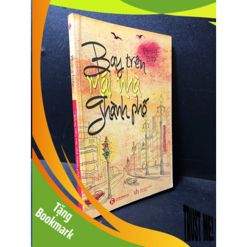 (TẶNG BOOKMARK) Bay trên mái nhà thành phố 2012 Phong Điệp mới 90% RBKQ7-0612 939396