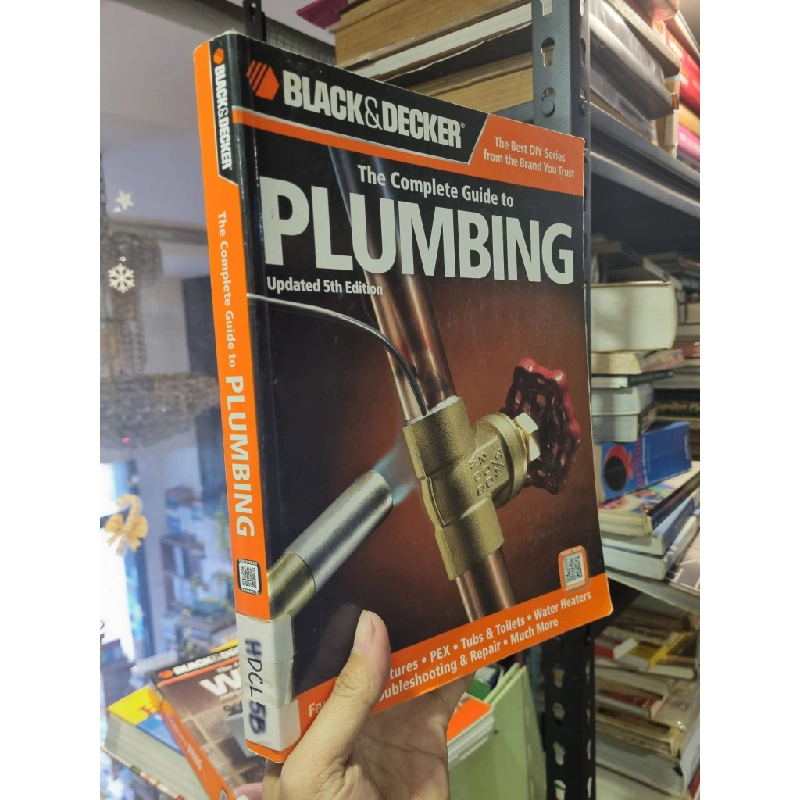 The Complete Guide To Plumbing : Faucets & Fixtures | PEX | Tubs & Toilets | Water Heaters | Troubleshooting & Repair | Much More 363657