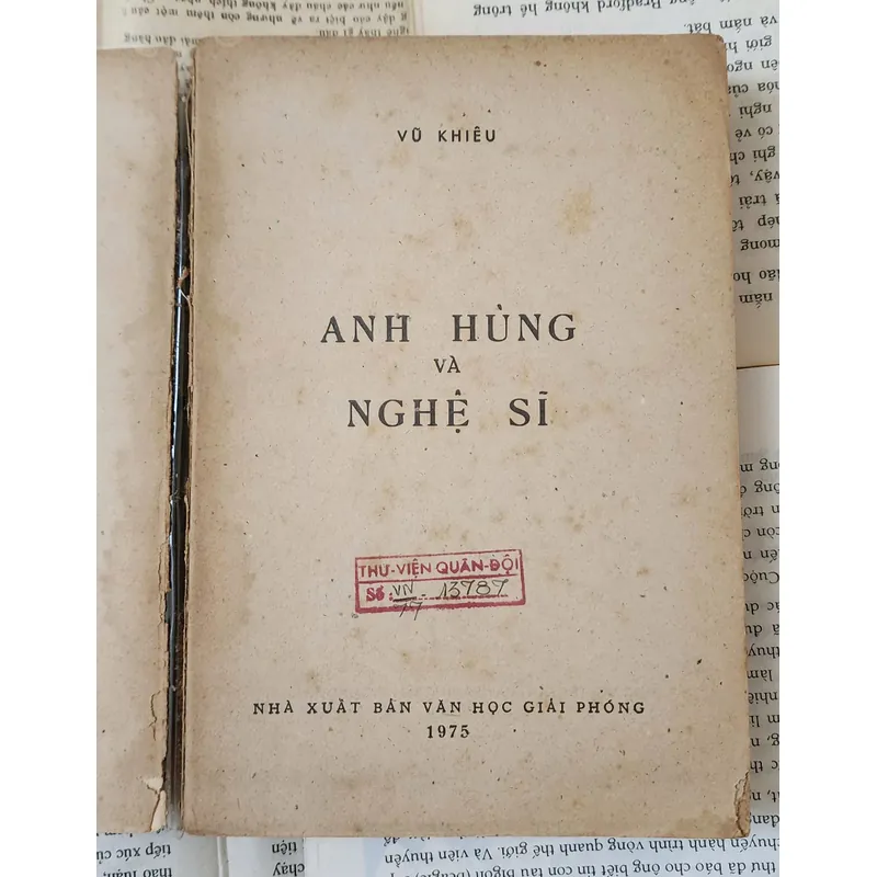 ANH HÙNG VÀ NGHỆ SĨ - Vũ Khiêu (467 trang) 707222