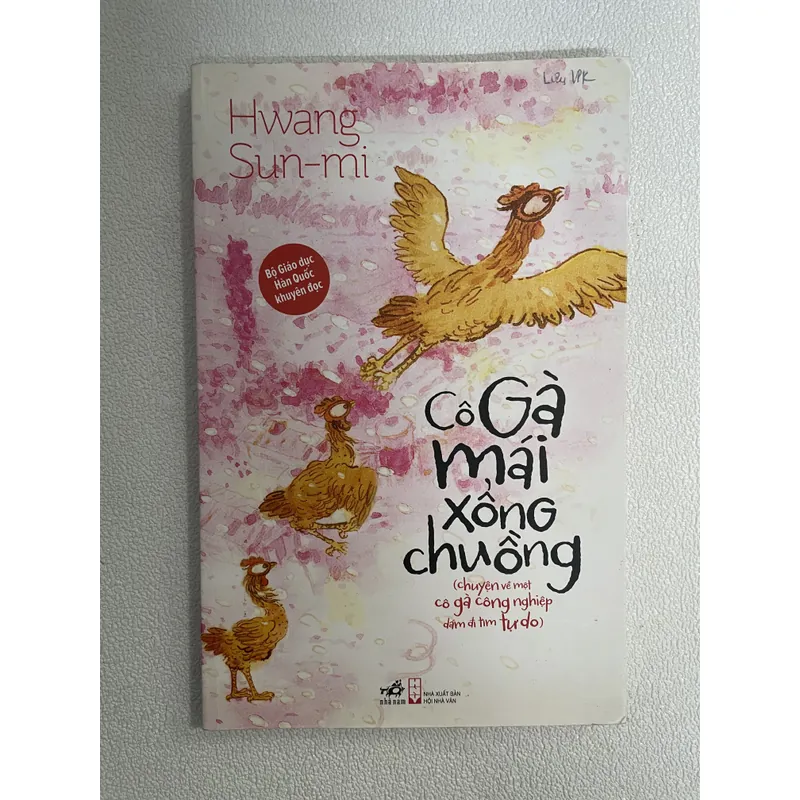 Con gà mái xổng chuồng 688937