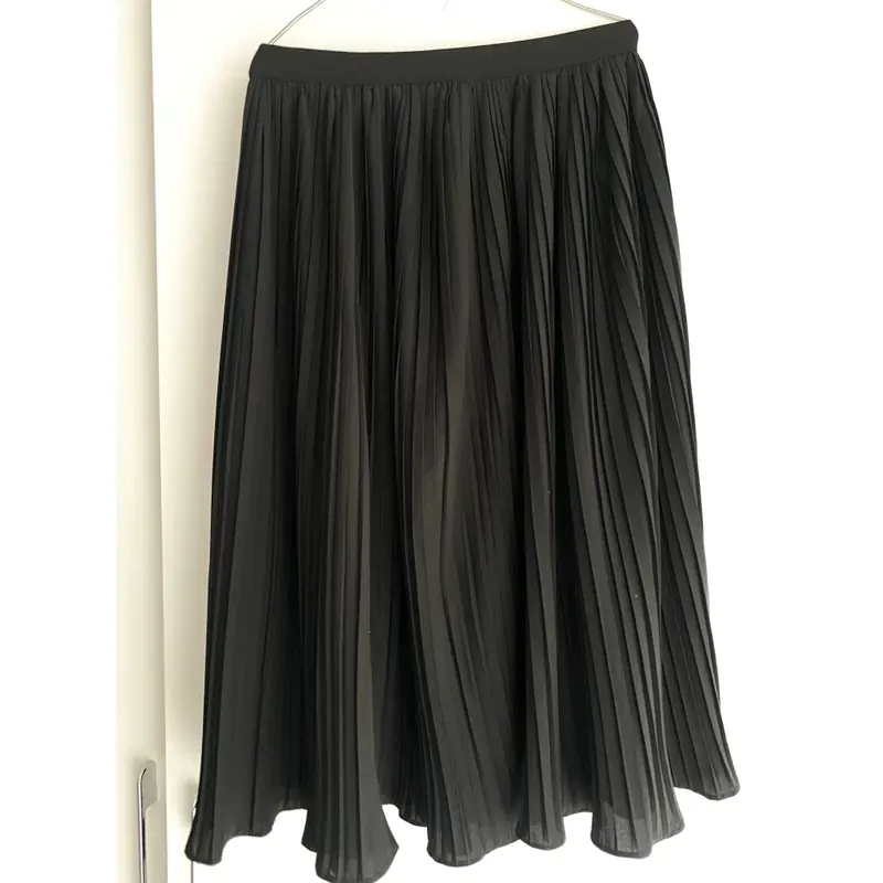 MỚI 99%***CHÂN VÁY XẾP LY ZARA BASIC ĐEN* VIỀN XOÈ* CHẤT SUÔNG ĐẸP* TẶNG QUÀ 0Đ 591528